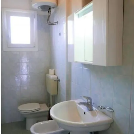 Lejlighed Convenient Flat Close To The